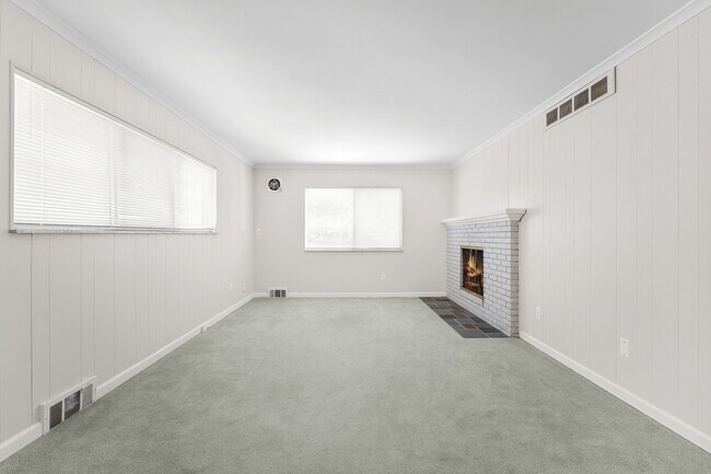 Building Photo - 930 Trombley Rd