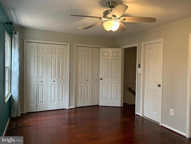 Building Photo - 3027 Mozart Dr