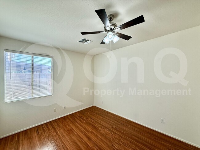 Building Photo - 3229 W Pleasant Ln