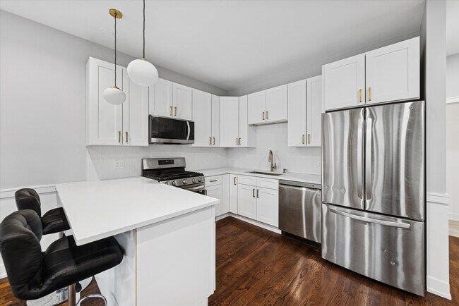 Building Photo - 4014 S Ellis Ave