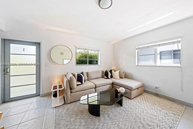 Building Photo - 1050 7th St