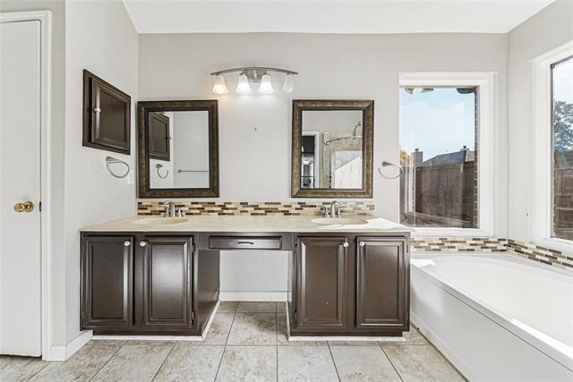 Building Photo - 7108 Chateau Dr