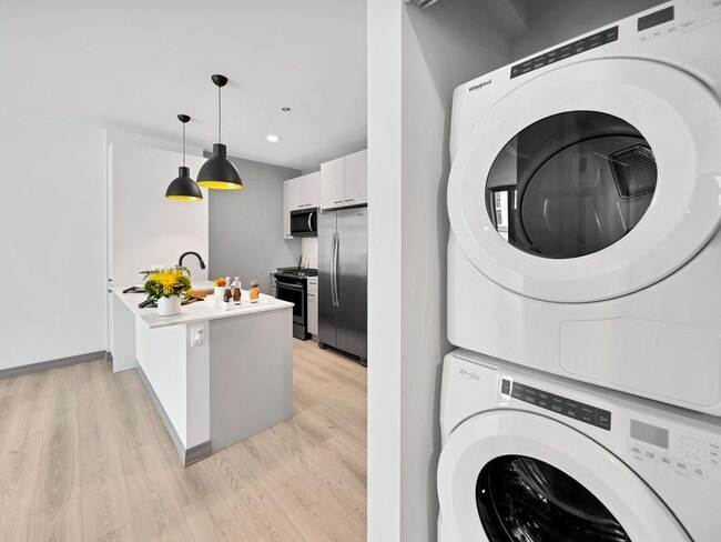 Building Photo - 2145 N Elston Ave