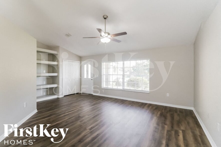 Building Photo - 11040 Red Coach St