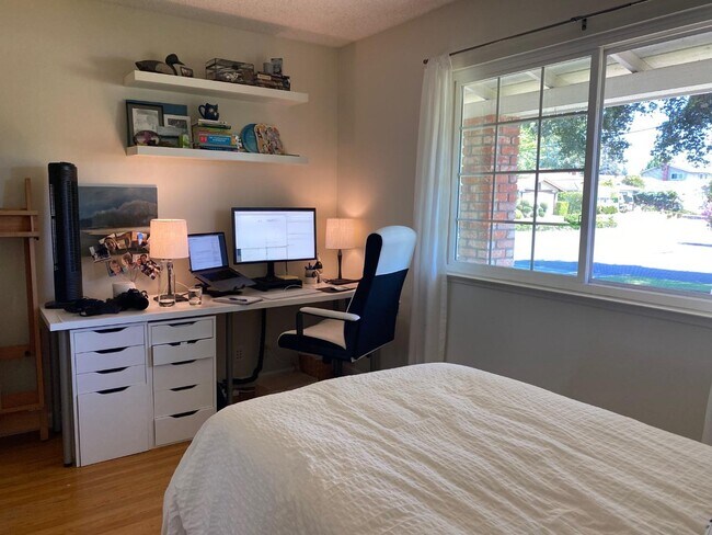 Building Photo - 5919 Royal Ann Dr