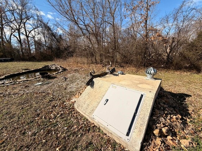 Building Photo - BEAUTIFUL 4 BEDROOMS/ 2.5 BATHROOMS ON 1 FULL ACRE IN CARL JUNCTION MO!! STORM SHELTER, GARAGE, A...