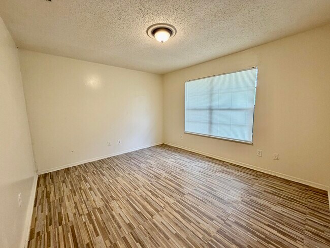 Building Photo - 7902 Banyan St
