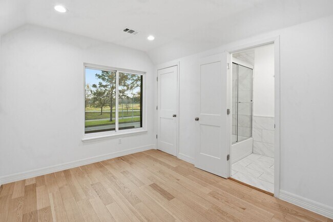 Building Photo - Beautiful Houston Home Featuring a Private Pool