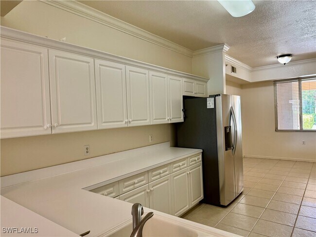 Building Photo - 8450 Kingbird Loop