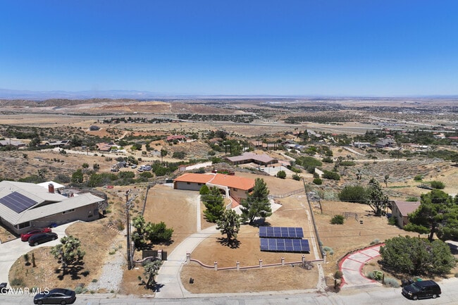 Building Photo - 1055 Lakeview Dr