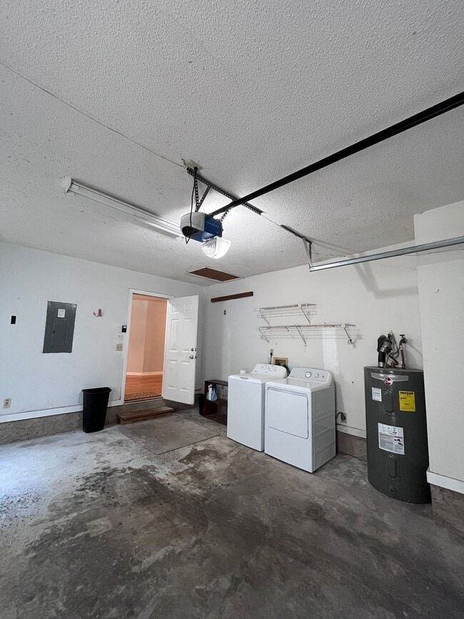 Building Photo - 3 BR/ 2 BA home located in Killearn Acres!