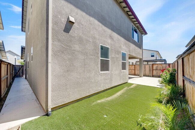 Building Photo - Modern 4BR Sacramento Home with Exclusive Clubhouse!