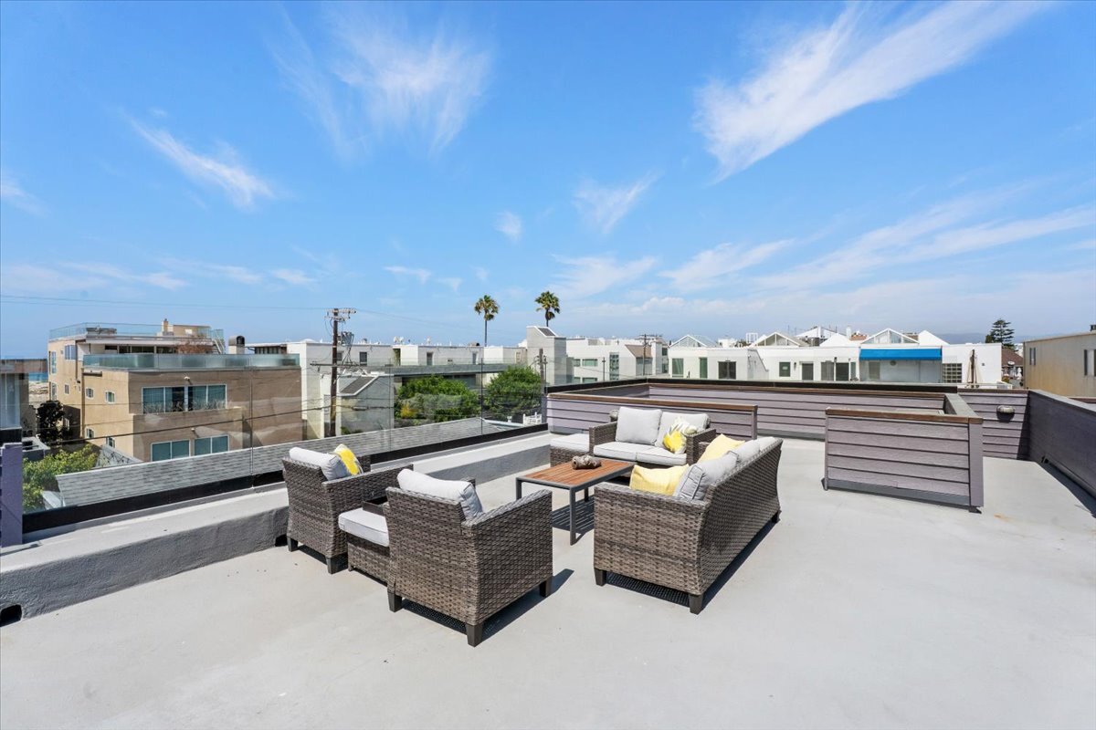 Building Photo - 21 Westwind St