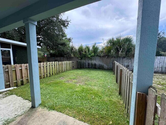 Building Photo - 2703 Bay Club Dr