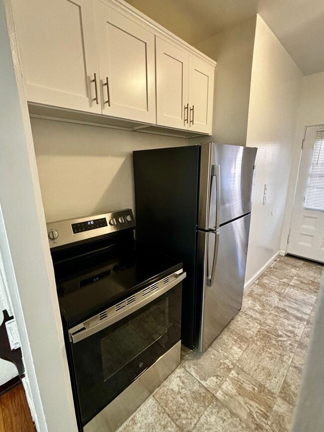 Building Photo - Large Private 1 Bed/ 1 Bath-Bankers Hill