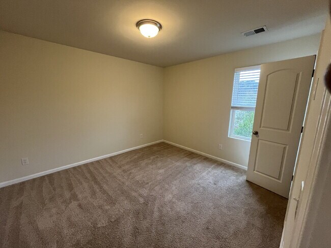 Building Photo - Modern 2019 East Point Home: Open Concept Living, Prime Location & Easy ATL Commute!