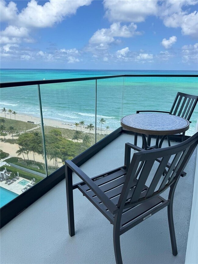 Building Photo - 10185 Collins Ave