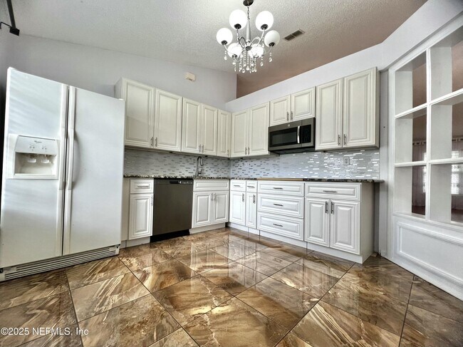 Building Photo - 11395 Aston Hall Dr