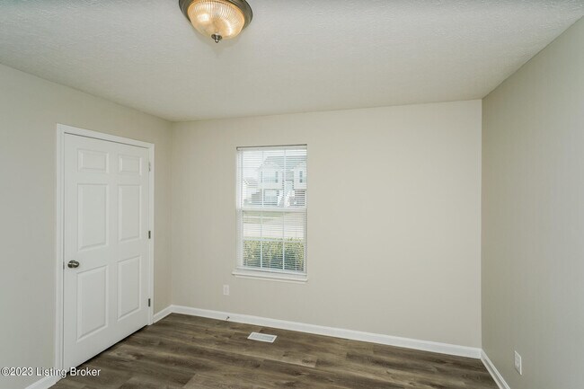 Building Photo - 651 Oak Grove Blvd