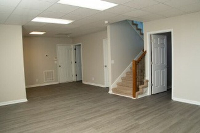 Building Photo - 514 Winding Bluff Way