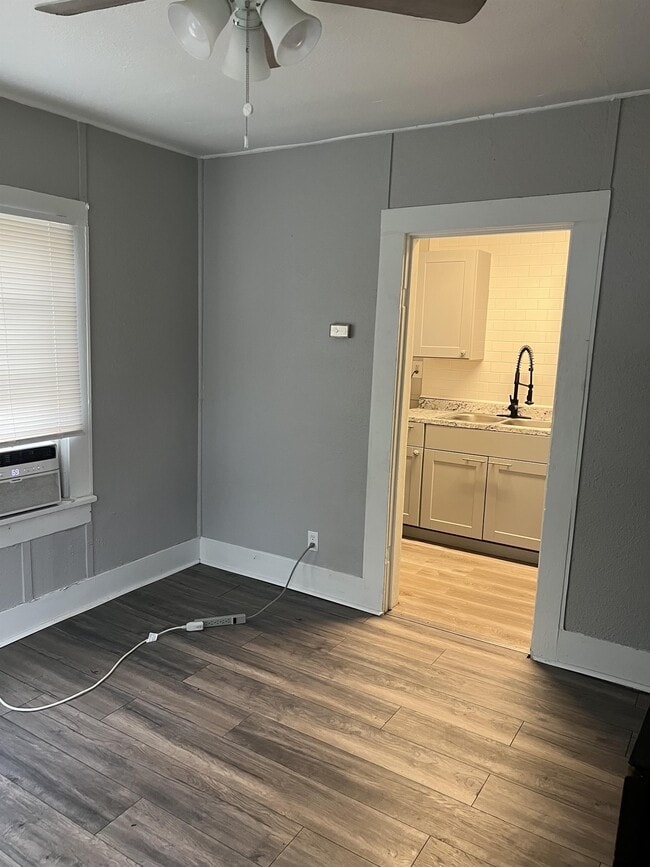 Building Photo - 4207 N Beaver Ave