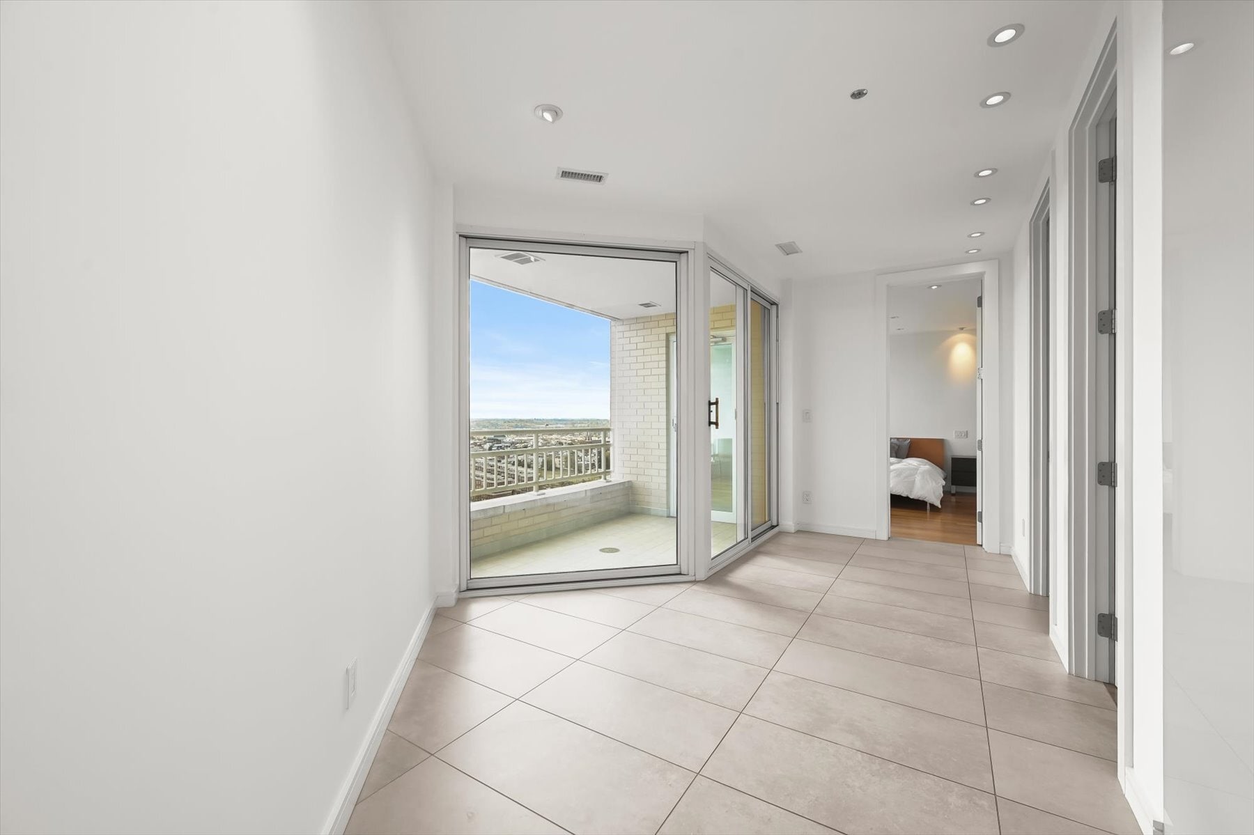 Building Photo - 100 Harborview Dr