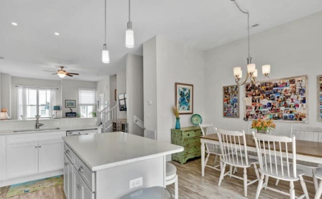 Building Photo - Spacious Summerwalk Townhome