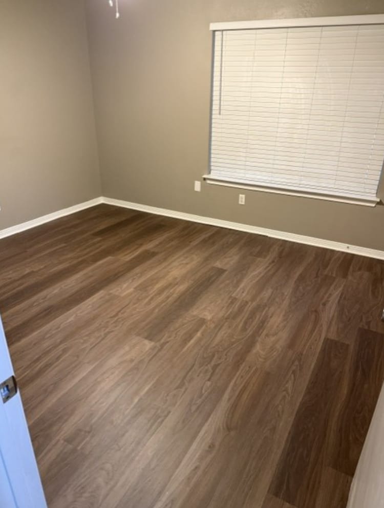 Building Photo - 1806 Camelot Cv