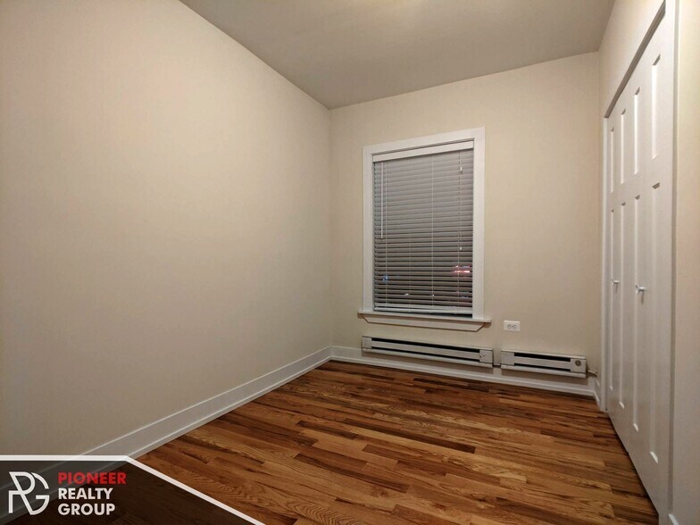 Building Photo - 951 W Cornelia Ave