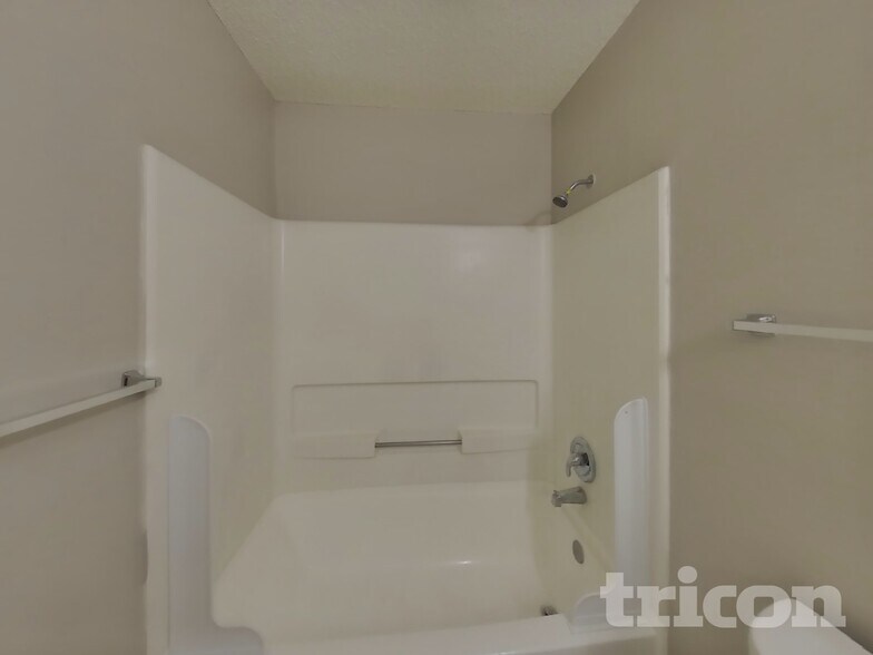 Building Photo - 6419 Beech Trail Dr