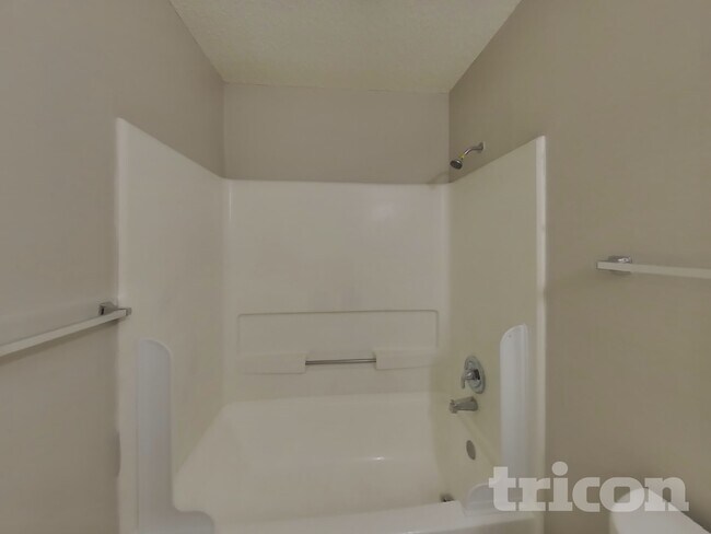 Building Photo - 6419 Beech Trail Dr