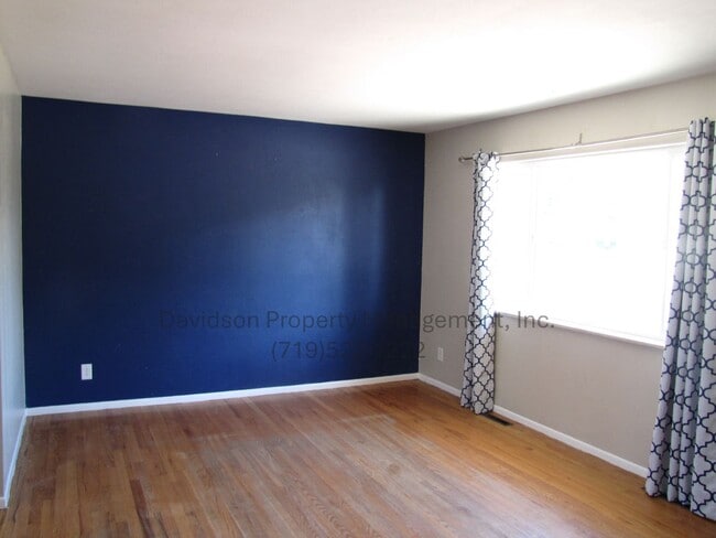 Building Photo - Updated 5 Bedroom House in Central Colorad...