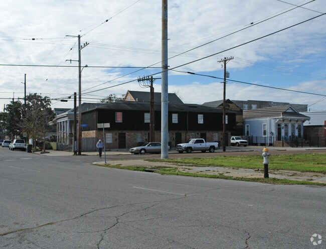 Building Photo - 1800 Polymnia St