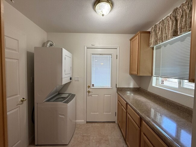 Building Photo - Secluded 2bd/1ba Carmichael Charmer near S...