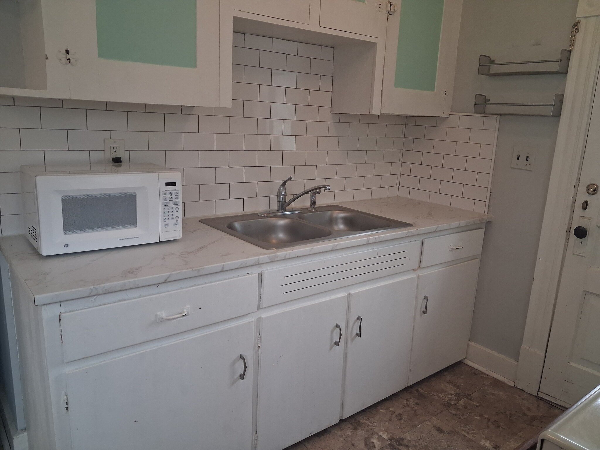 kitchen - 829 Miller Ave