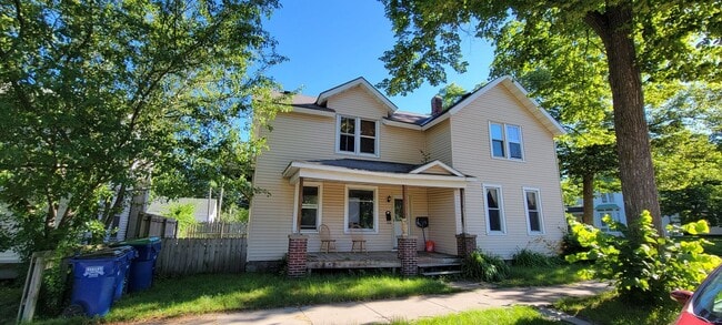 Building Photo - 630 Chicago Ave