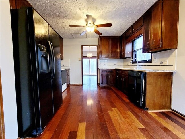 Building Photo - 3441 Rocky Springs Ct NE