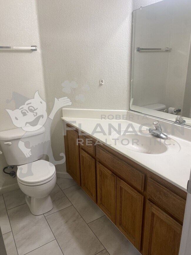 Building Photo - 3 bedroom/2 bathroom home