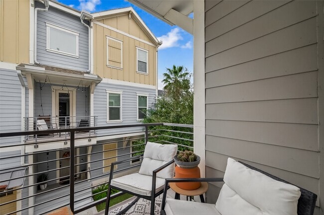 Building Photo - 1113 W 15th 1/2 St