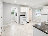 Building Photo - 3 Bed / 1 Bath Home in Dubuque