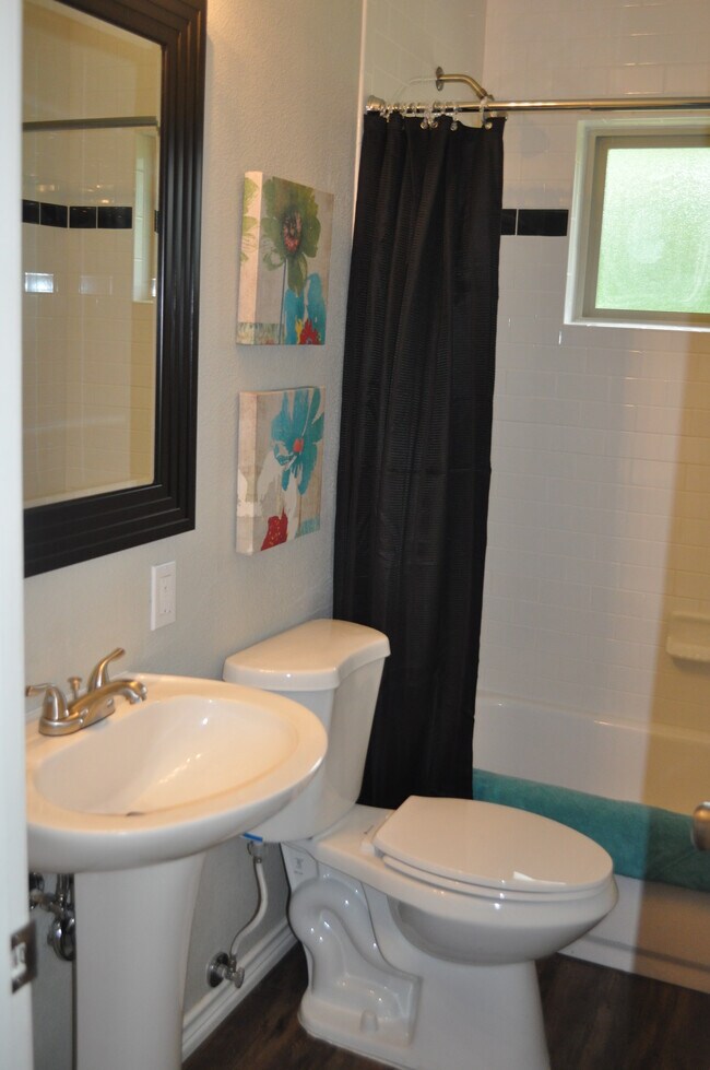 Building Photo - 817 Mulkey Ln