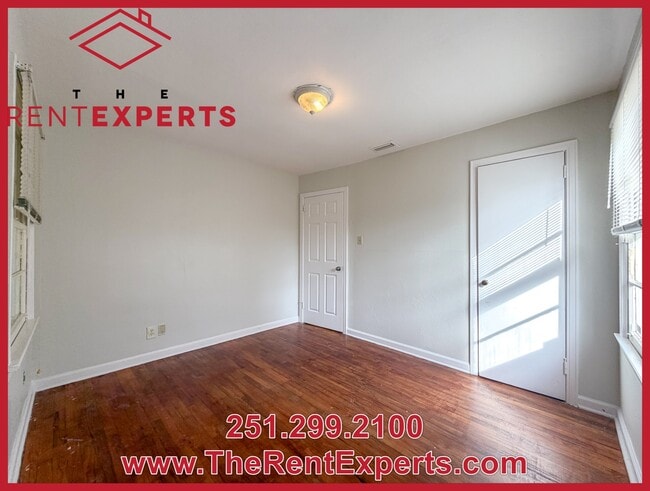 Building Photo - 3153 Kendale Dr