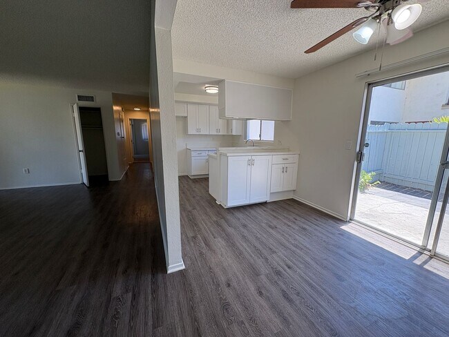 Building Photo - 2244 E Joana Dr