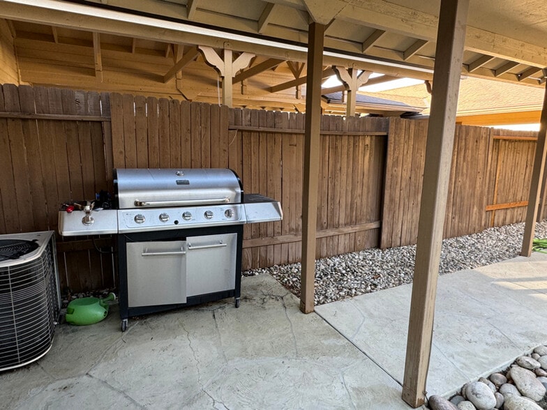 Building Photo - 550 Weaver Ave