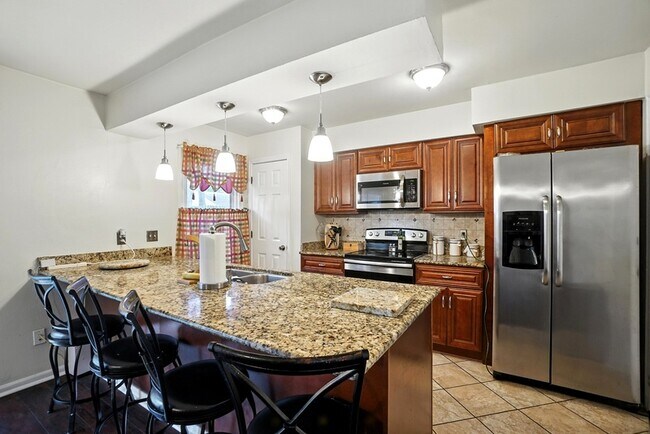 Building Photo - 1308 Summerset Ct