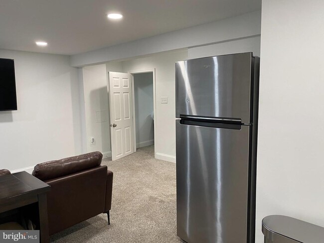 Building Photo - 7416 Rhondda Dr