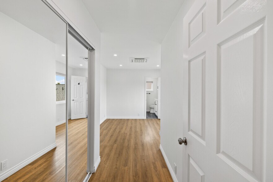 Building Photo - 3852 W 157th St