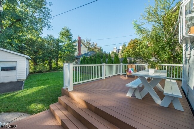 Building Photo - 276 Bay Ave