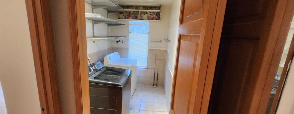 Laundry - 31441 Sheridan St