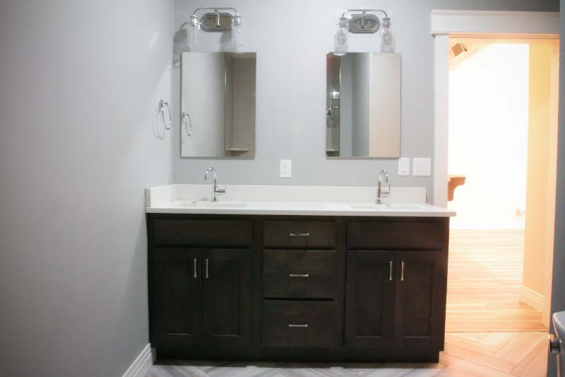 Building Photo - 218 E 7th St